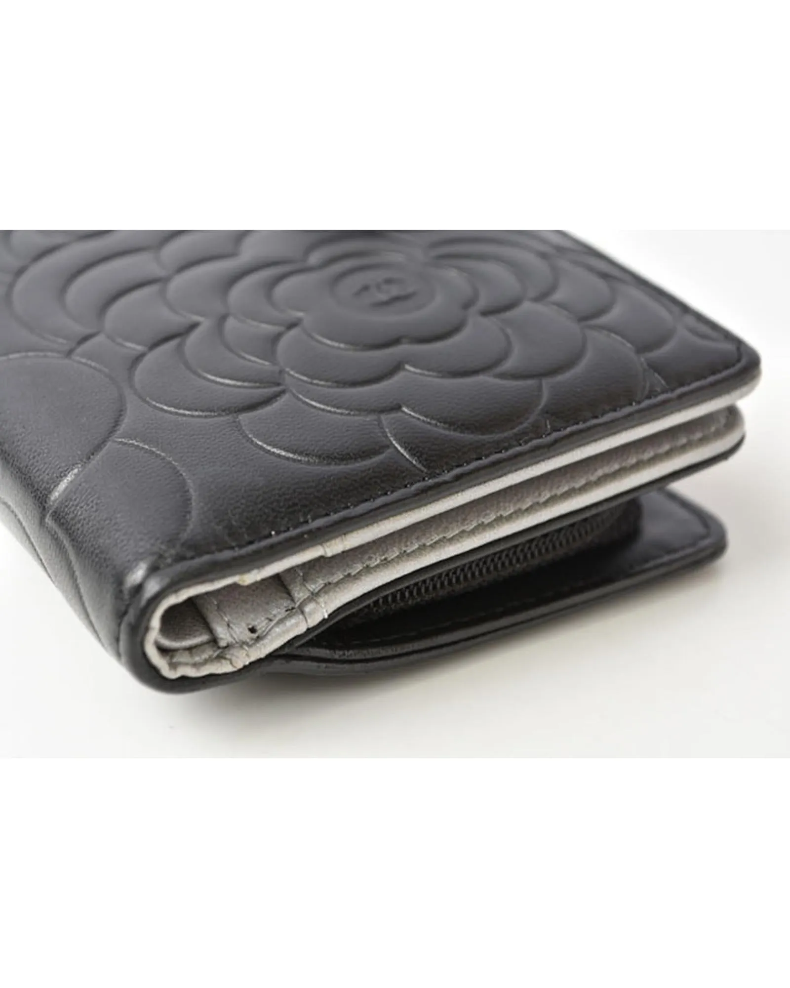 Authentic Leather Folding Wallet in Black/Silver by LuxUness