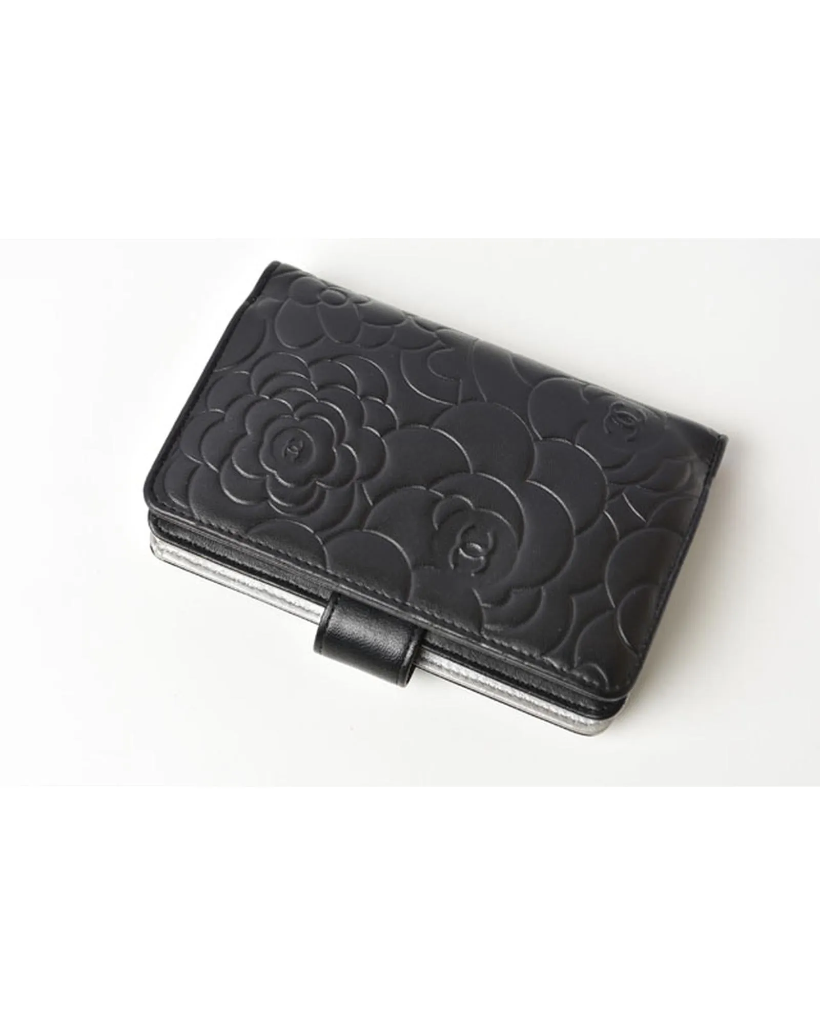 Authentic Leather Folding Wallet in Black/Silver by LuxUness